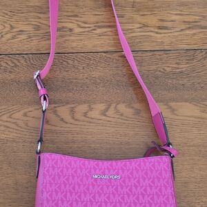 Michael Kors Jet Set Signature Logo Messenger Bag